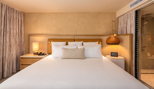 Junior Suite, 1 King Bed, Pool View