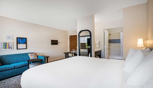 Studio Suite, 1 Queen Bed, Accessible (Mobility Tub)