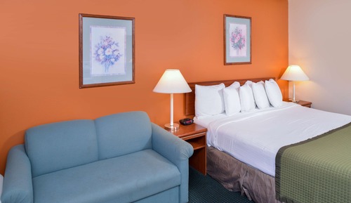 Standard Room, 1 Queen Bed