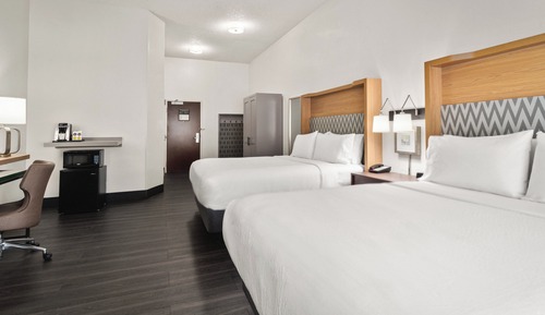 Standard Room, 2 Queen Beds, Accessible Bathtub (Communications)
