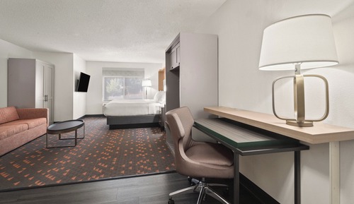 Premium Room, 1 King Bed, Accessible (Communications)