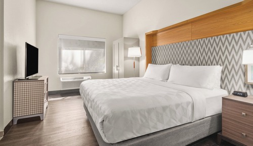 Standard Room, 1 King Bed