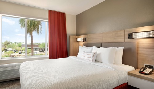 Suite, 1 King Bed (Mobility/Hearing Access, Roll-In Shwr)