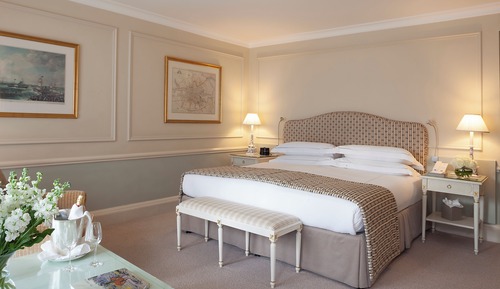 Superior King Room in the Garden Wing with a Garden View