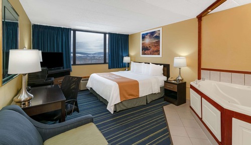 Standard Room, 1 King Bed, Non Smoking, Jetted Tub