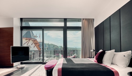 Suite 100, elegant, inspired by Rolling Stones, Butler, Spa Access (12 years+)