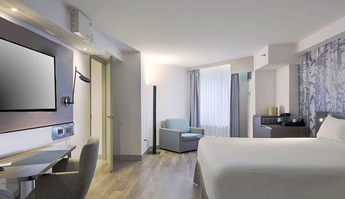 Room, 1 King Bed, Accessible (Roll-In Shower)