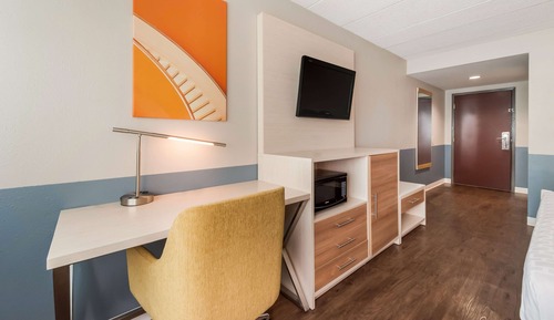 Room, 1 King Bed, Mobility Accessible, Non Smoking (Bathtub W/grab Bars)