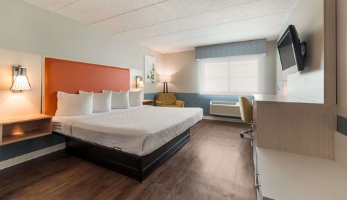 Suite, 1 King Bed, Non Smoking, Jetted Tub