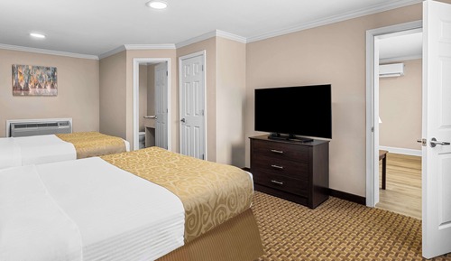 Suite, 2 Queen Beds, Non Smoking, Jetted Tub