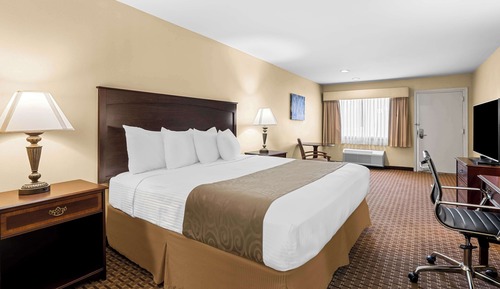 Suite, 1 King Bed, Accessible, Refrigerator & Microwave