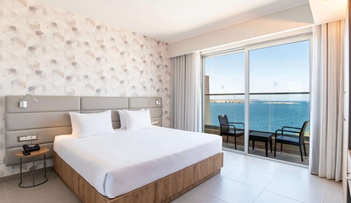 Suite, 1 King Bed, Sea View