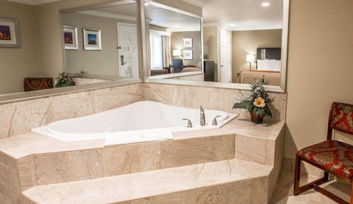 Superior Room, 1 King Bed with 2-person In Room Whirlpool, Non Smoking