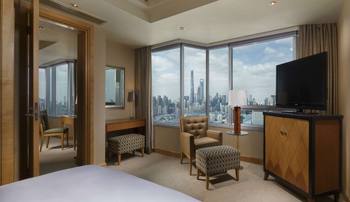 Executive Suite, 1 King Bed, Business Lounge Access