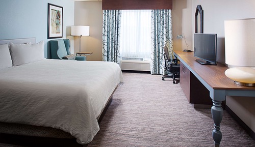 Standard Room, King Accessible (Bathtub)