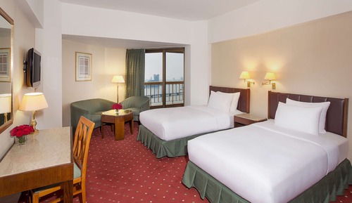 Room, 2 Twin Beds, City View