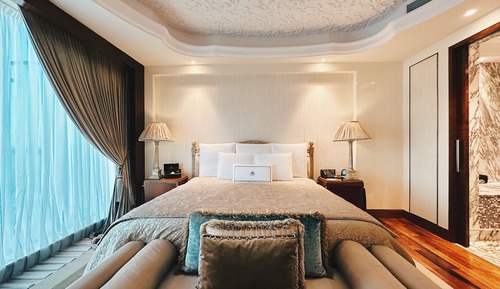 Executive Suite, Club Lounge Access, City View