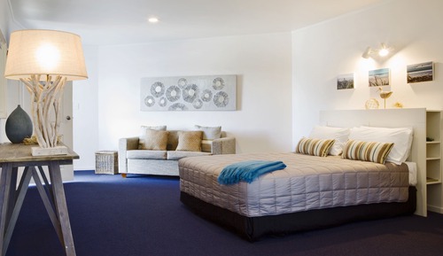 Premier King Spa Studio