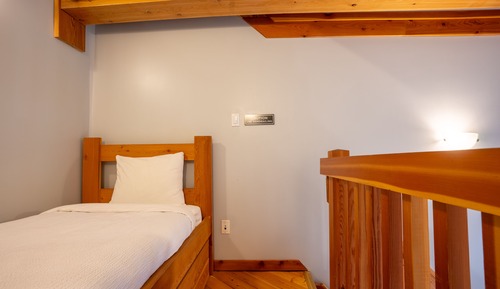 Queen and One Twin Room