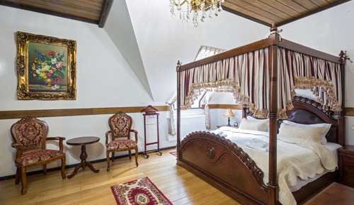 Standard Double Room (King Bed)