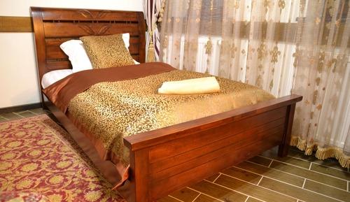 Triple Room (King Bed)