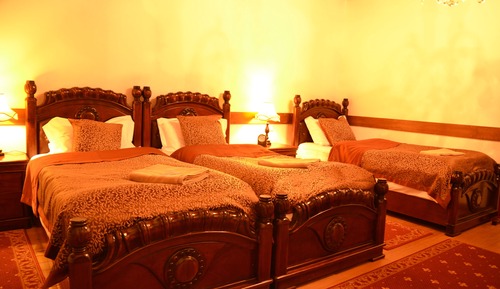 Triple Room (Twin Bed)