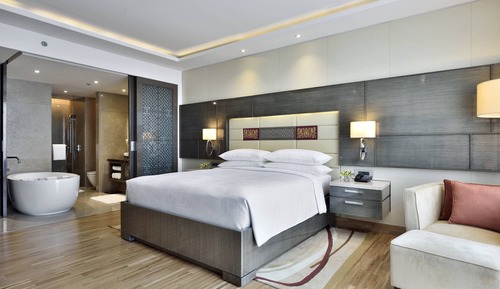 Executive Room, 1 King Bed, Balcony