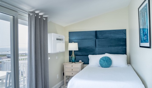 Oceanfront Full w/ Kitchenette