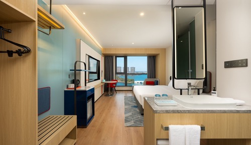 Standard Room, 1 King Bed, Lake View (Smart Room)