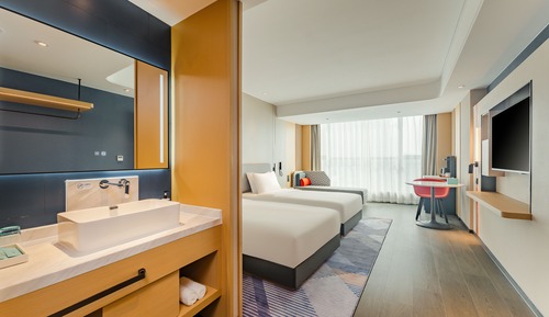 Standard Room, 2 Twin Beds (Hollywood Twin, Extra Floor Space)