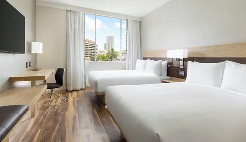 Deluxe Room, 2 Queen Beds, Accessible Bathtub, City View