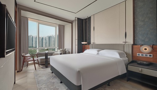 Classic Room, 1 King Bed, City View