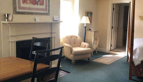 Inn Queen with Daybed