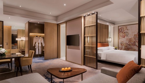 Deluxe Room, 1 King Bed (Club Access)