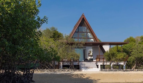 Ocean Front Mangrove Villa ( free watersport and trekking)