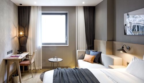 Deluxe Double Room (Bigger than most in Seoul, Air purifier in room)