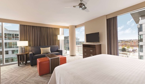 Studio, 1 King Bed, Accessible, Corner (Mobility & Hearing, Bathtub)