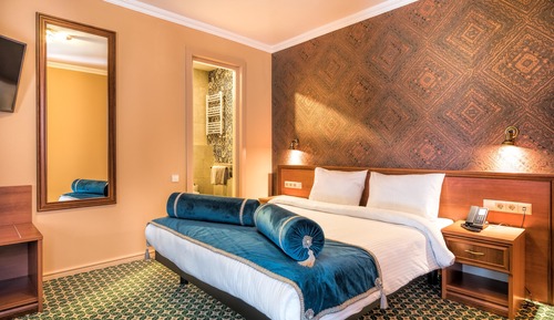 Standard Room, 1 Queen Bed