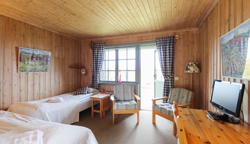 Basic Twin Room (Bedding optional)