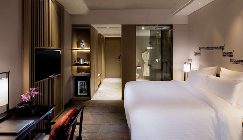 Superior Room, 1 King Bed, City View