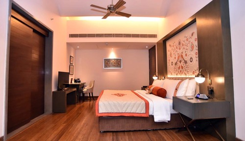 Suite (Lalit Legacy)