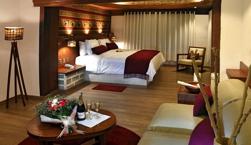 Deluxe Suite, 1 Queen Bed, Mountain View