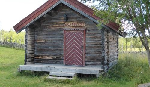 Cottage with Shared Bathroom (4 Adults)