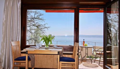 Apartment with Lake View