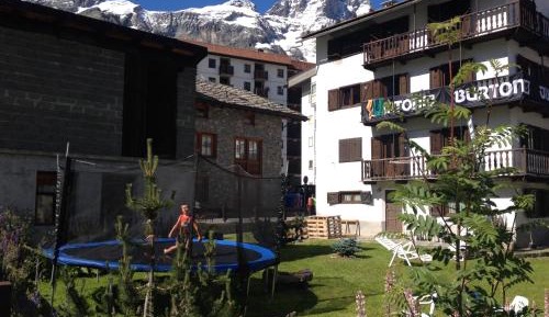 Apartment with Mountain View