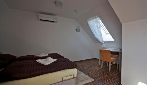 One-Bedroom Suite with Bath