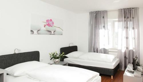 Twin Room with Shared Bathroom and Toilet