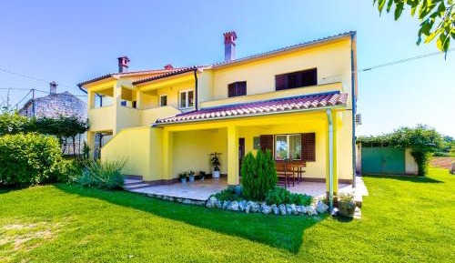Three-Bedroom Holiday Home 