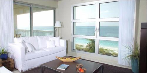 Oceanfront One-Bedroom Suite