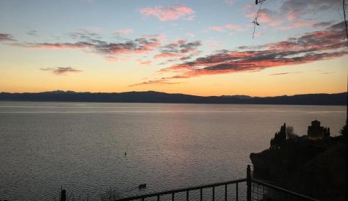 Apartment with Lake View